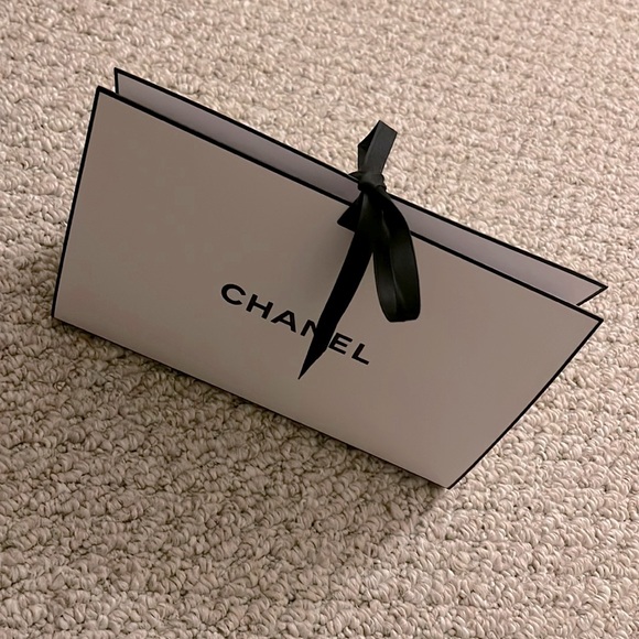 CHANEL Box - Picture 2 of 8